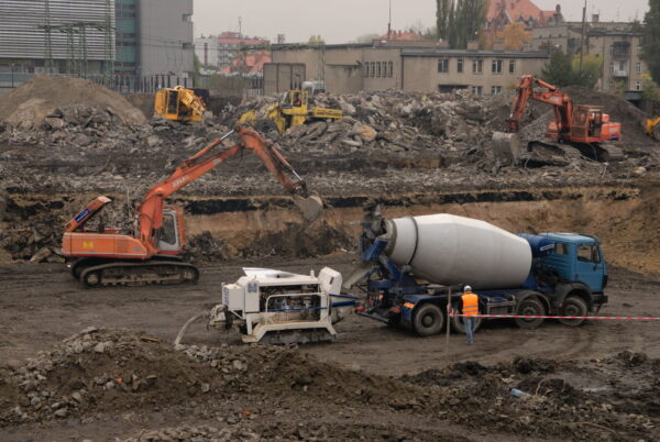 Przygotowanie terenu pod budowę CINiB-y (październik 2009 r.)